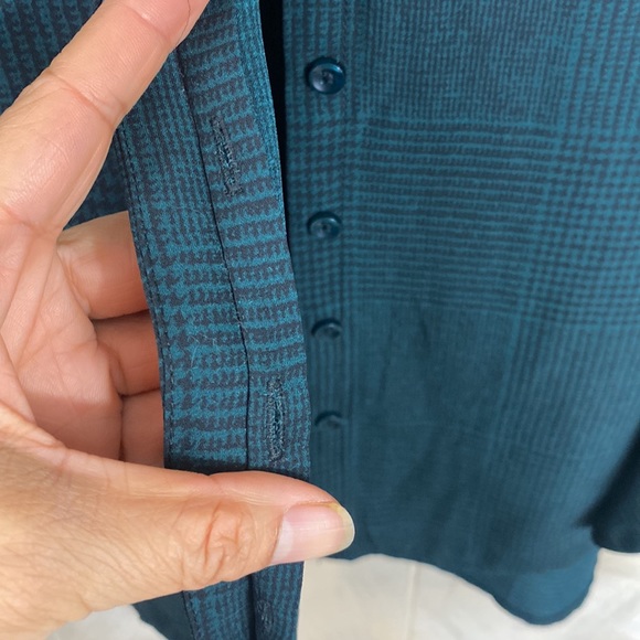 166. Beautiful green tunic button shirt - Picture 8 of 8